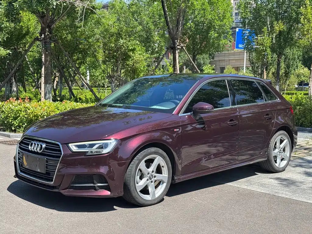 Audi A3 2019 — фото 1 из 5
