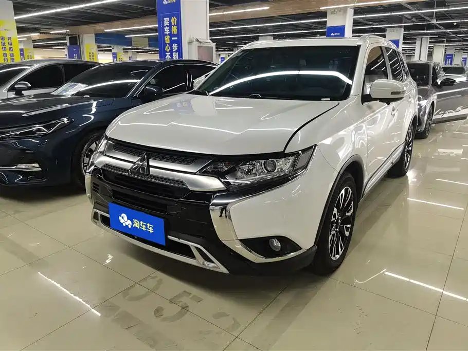 Mitsubishi Outlander 2020 — фото 1 из 5