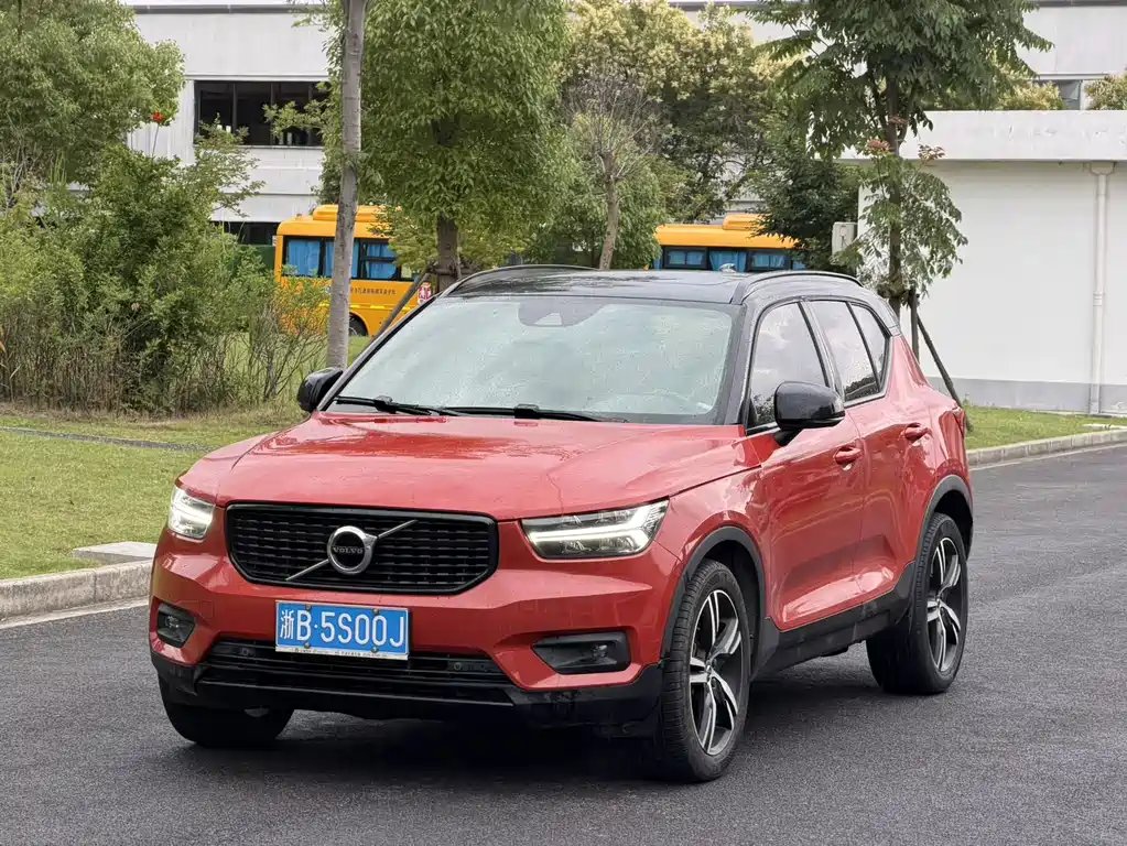 Volvo XC40 2019 — фото 1 из 5