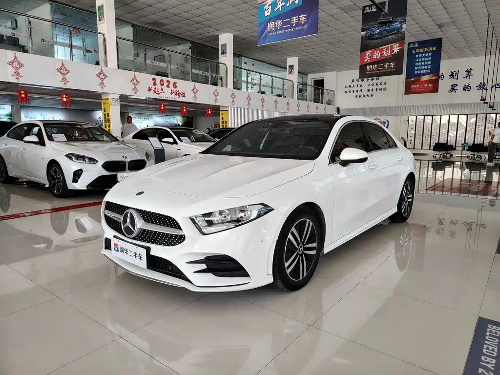 Mercedes-Benz A-Class 2019 — фото 1 из 5