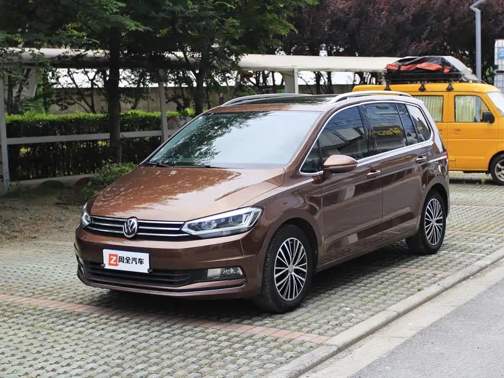Volkswagen Touran 2017 — фото 1 из 5