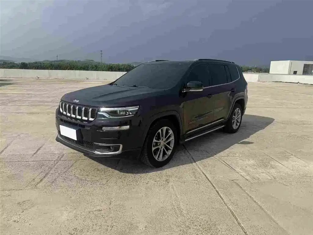 Jeep Commander 2018 — фото 1 из 5