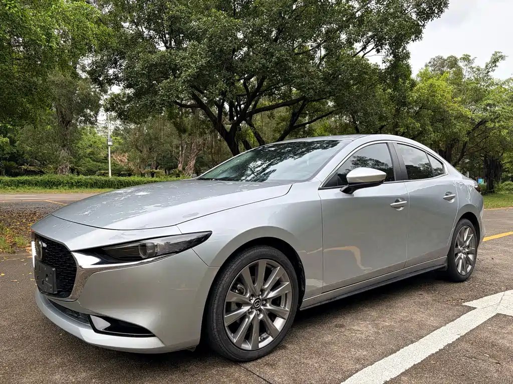 Mazda 3 Axela 2022 — фото 1 из 5