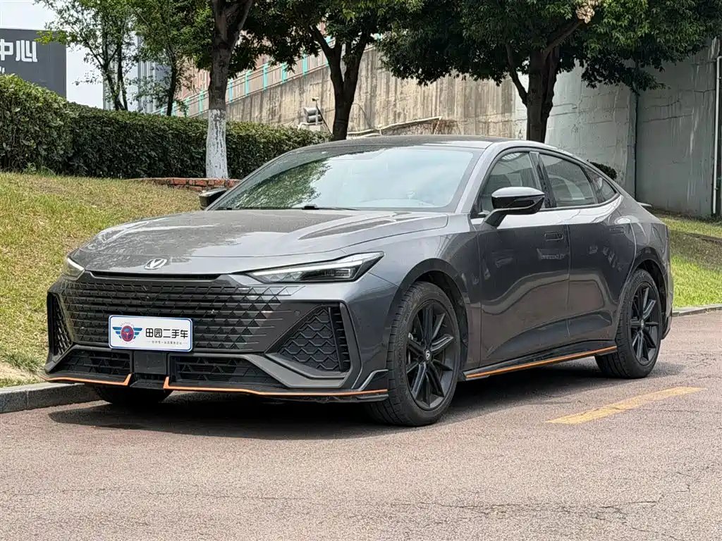 Changan UNI-V 2022 — фото 1 из 5