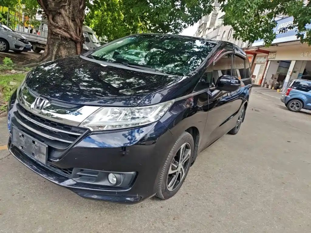 Honda Odyssey 2016 — фото 1 из 5