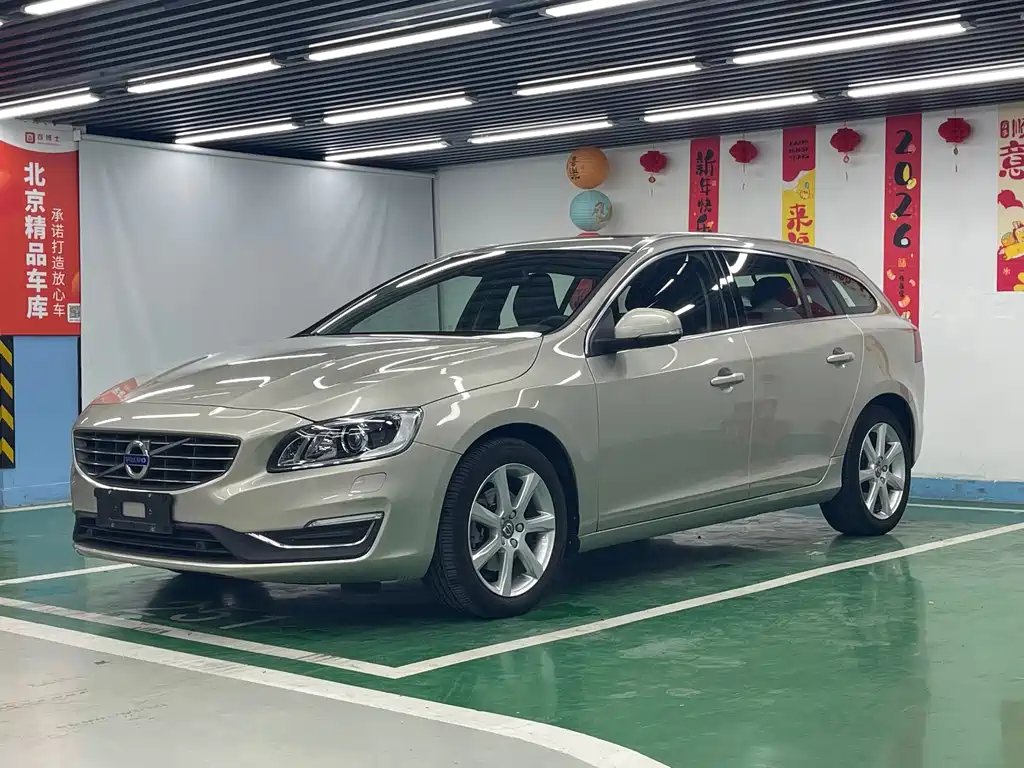 Volvo V60 2018 — фото 1 из 5
