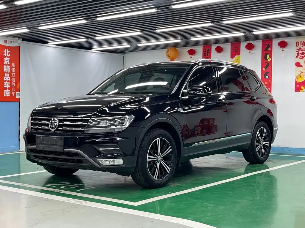 Volkswagen Tiguan L 2020 — фото 1 из 5