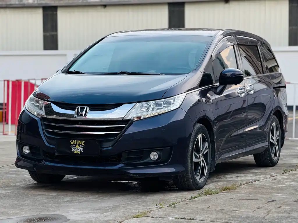Honda Odyssey 2015 — фото 1 из 5