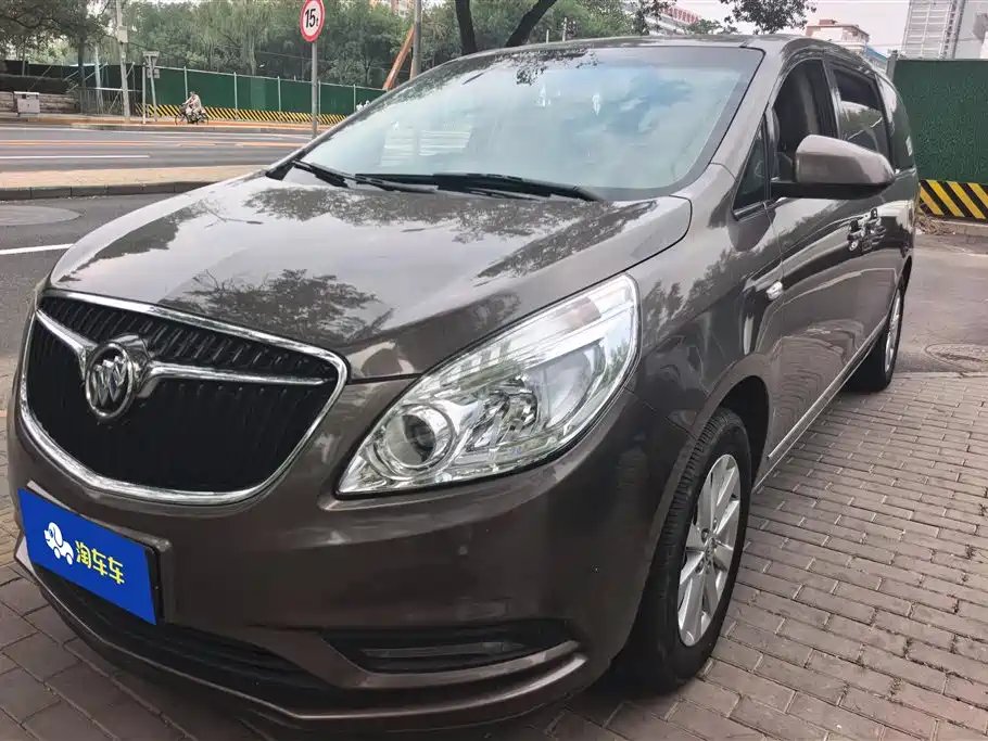 Buick GL8 2017 — фото 1 из 5