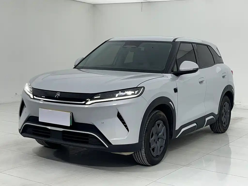 BYD Yuan UP 2025 — фото 1 из 5
