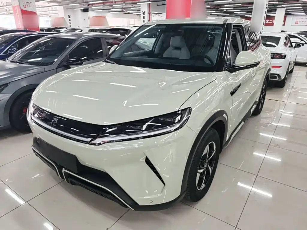 BYD Yuan UP 2025 — фото 1 из 5