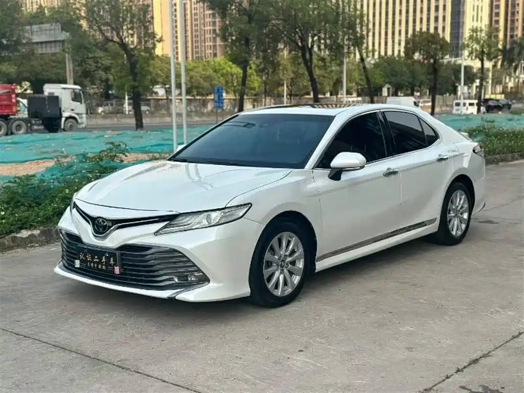 Toyota Camry 2019 — фото 1 из 5