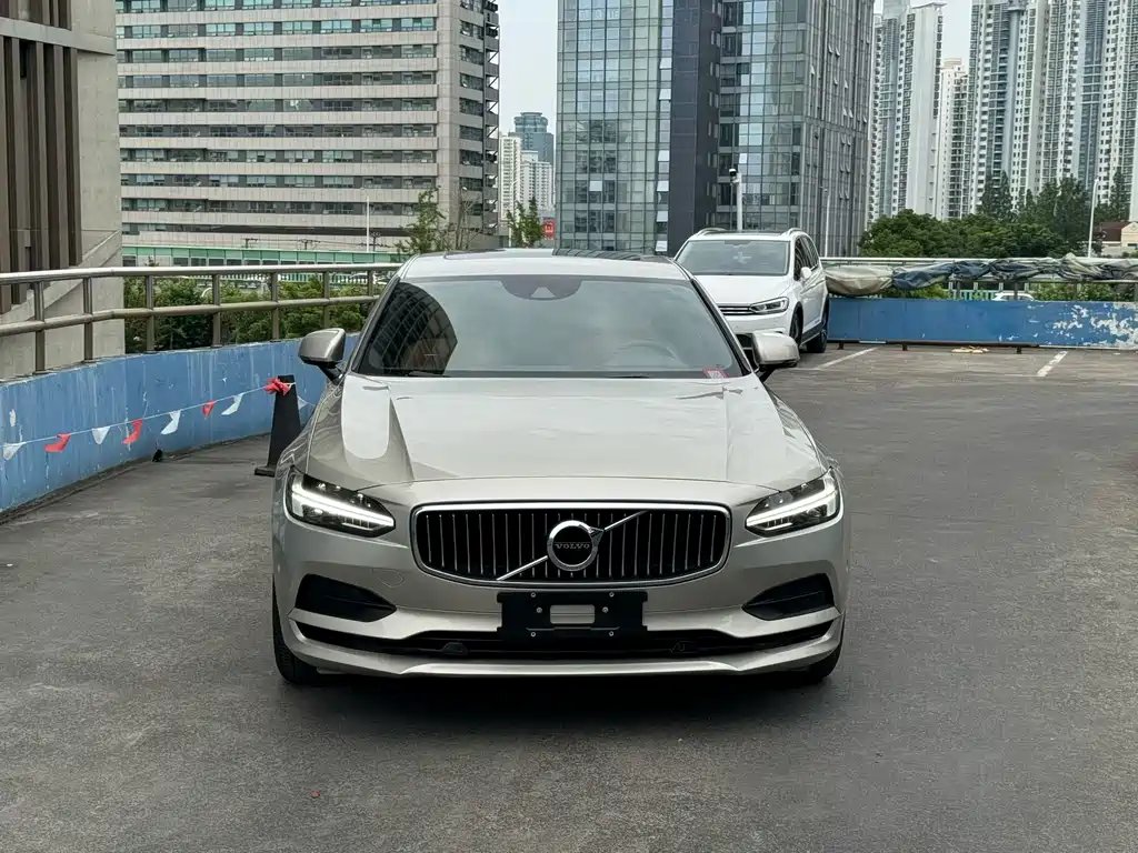 Volvo S90 2017 — фото 1 из 5