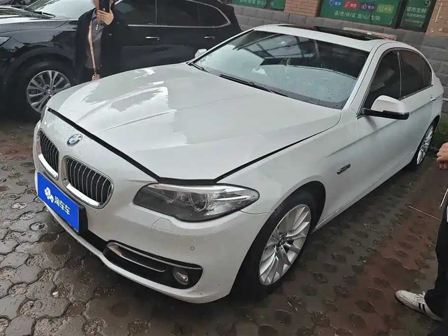 BMW 5 Series 2016 — фото 1 из 5