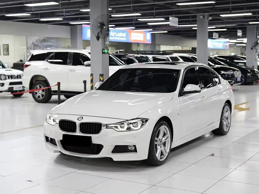 BMW 3 Series 2019 — фото 1 из 5