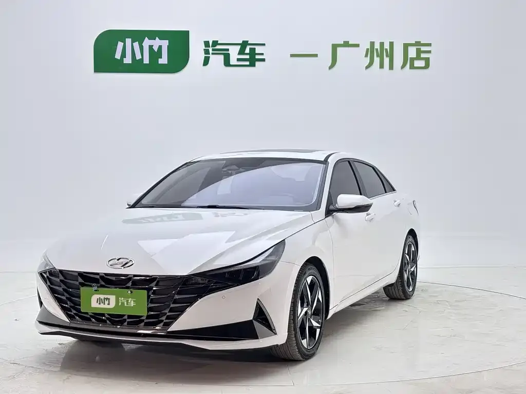 Hyundai Elantra 2022 — фото 1 из 30