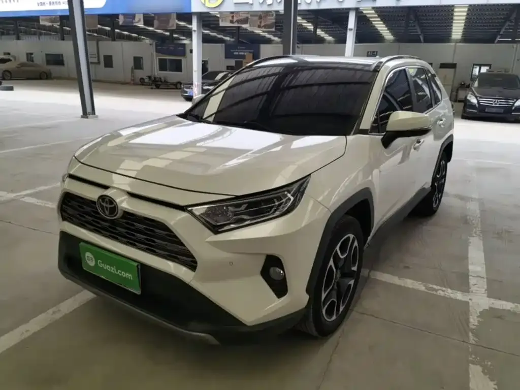 Toyota RAV4 2020 — фото 1 из 25