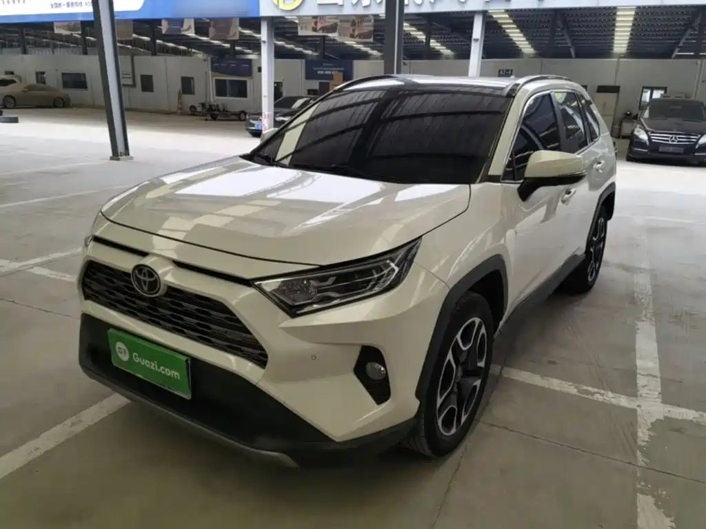 Toyota RAV4 2020 — фото 1 из 5