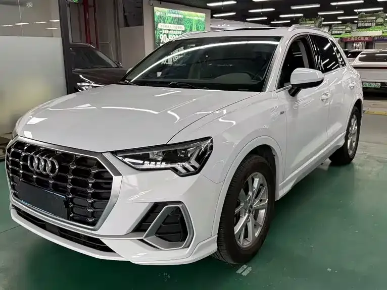 Audi Q3 2019 — фото 1 из 16
