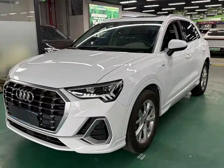 Audi Q3 2019 — фото 1 из 5
