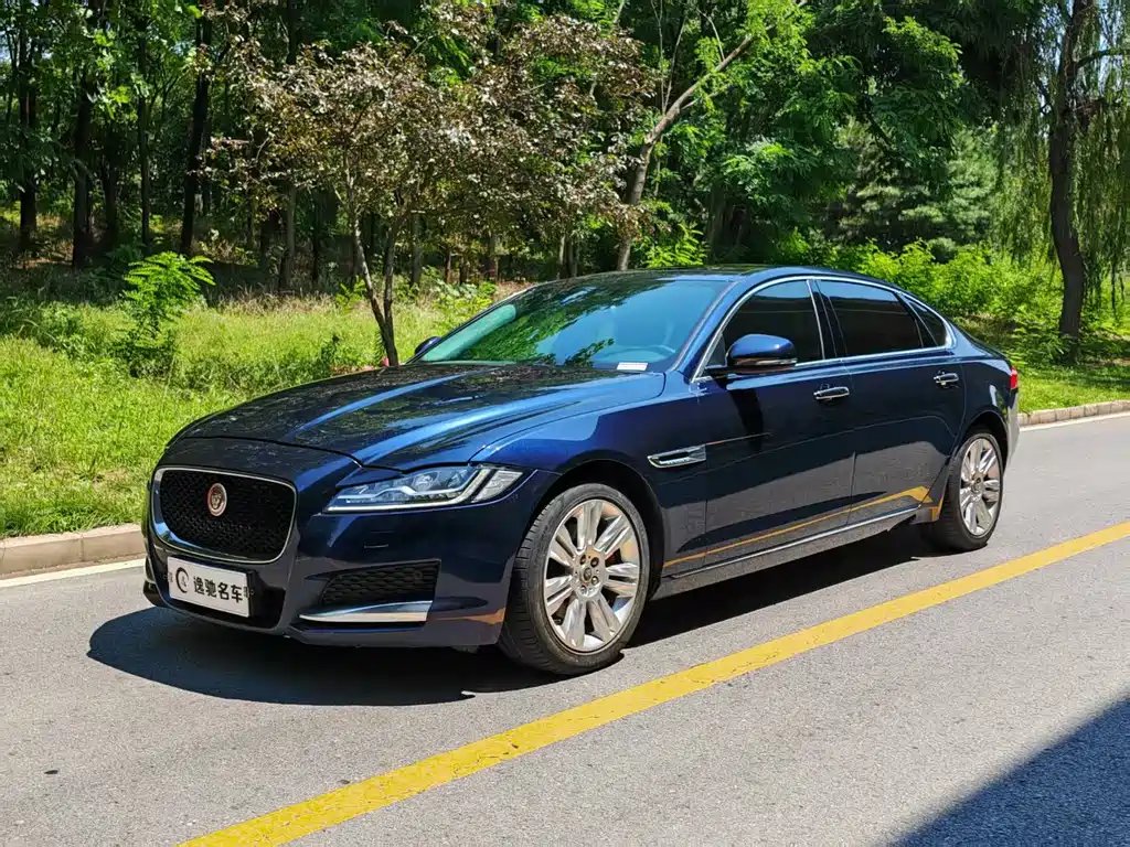 Jaguar XFL 2018 — фото 1 из 5