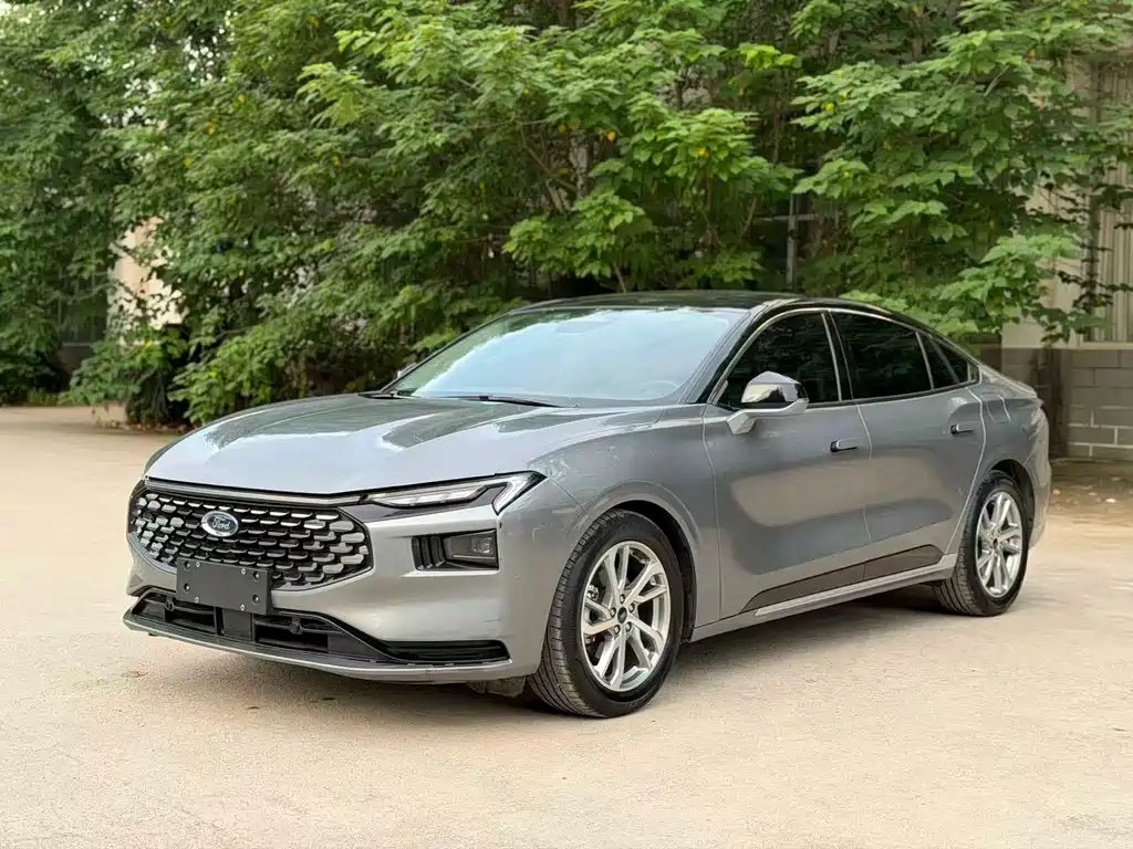 Ford Mondeo 2022 — фото 1 из 5