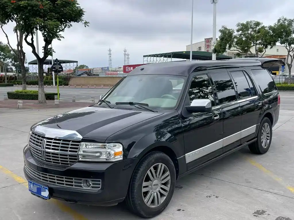 Lincoln Navigator 2010 — фото 1 из 5