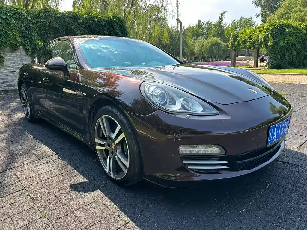 Porsche Panamera 2012 — фото 1 из 5