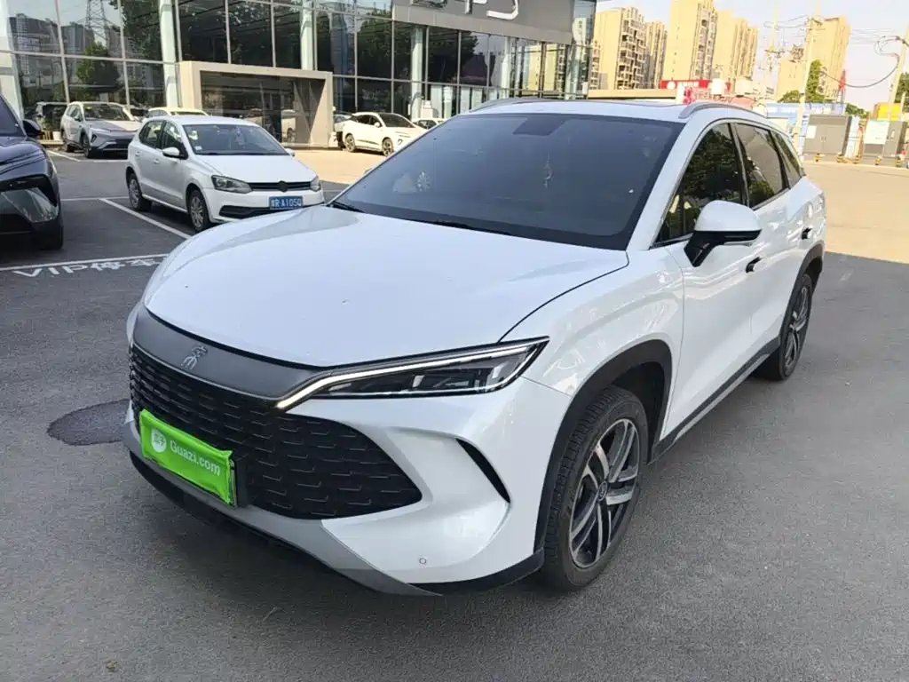 BYD L DM-i 2024 — фото 1 из 5