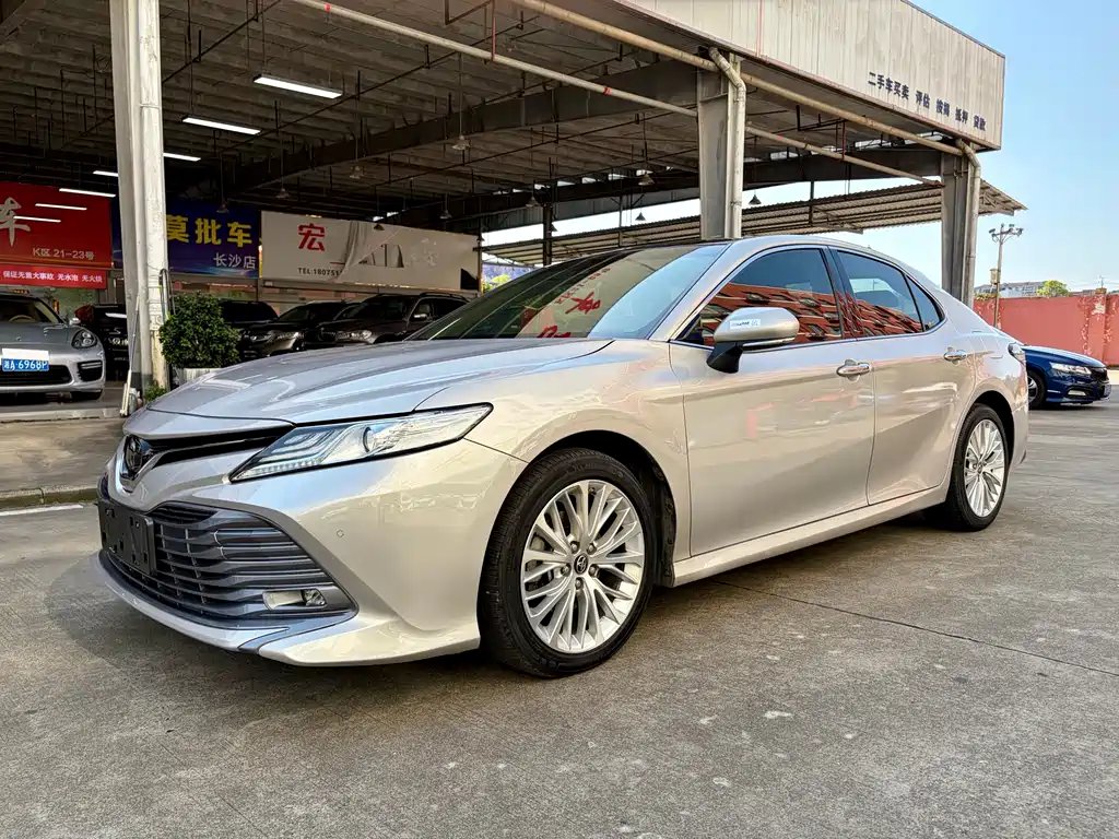 Toyota Camry 2019 — фото 1 из 5