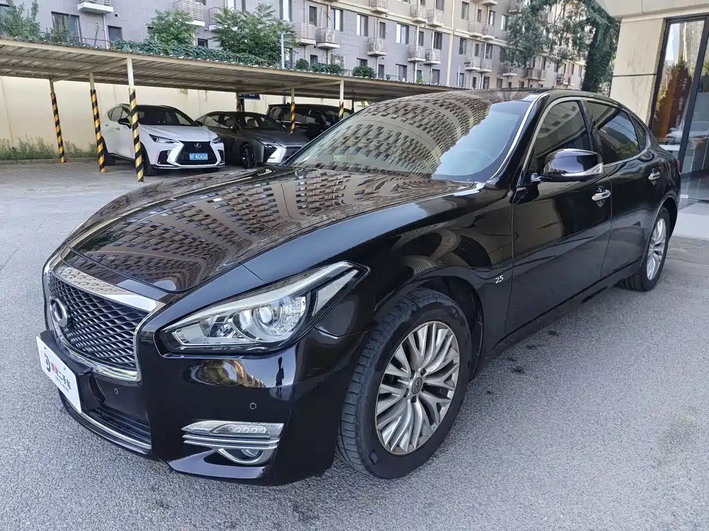 Infiniti Q70 2017 — фото 1 из 5
