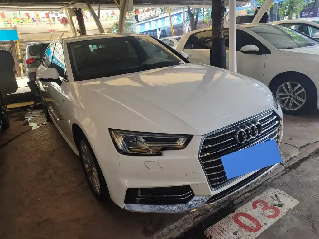 Audi A4L 2018 — фото 1 из 5
