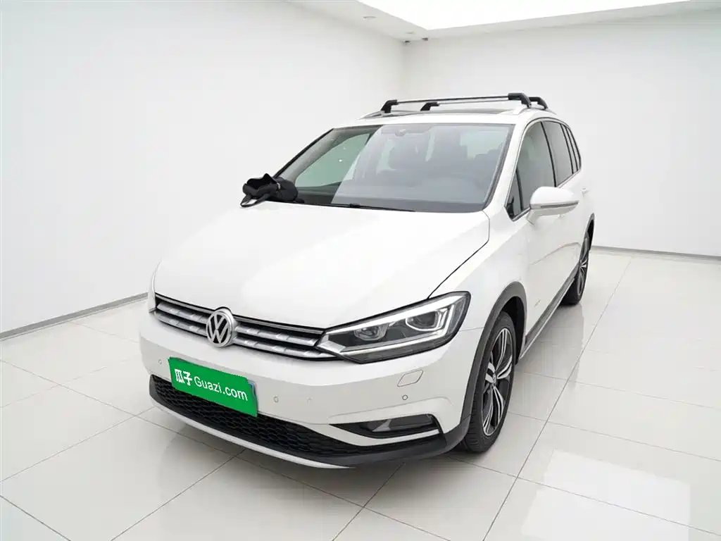 Volkswagen Touran 2020 — фото 1 из 5