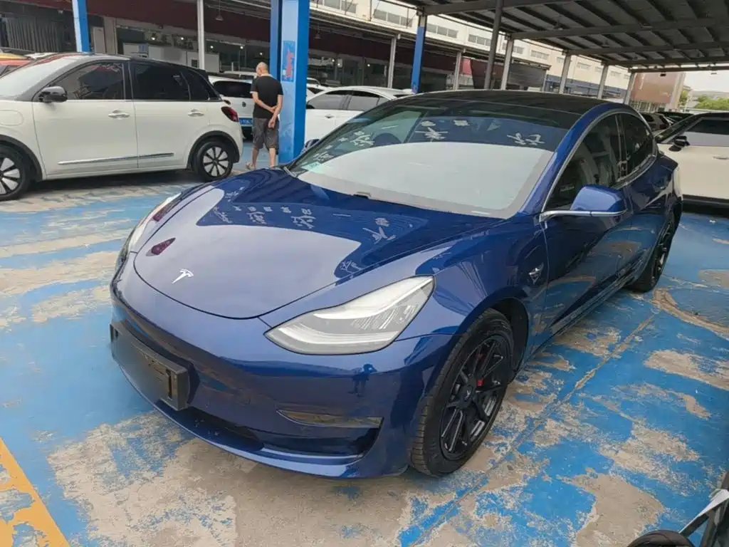 Tesla Model 3 2019 — фото 1 из 5
