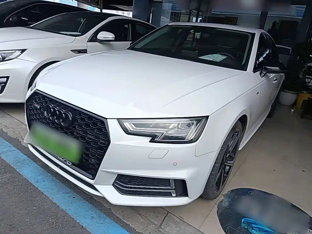 Audi A4L 2018 — фото 1 из 5