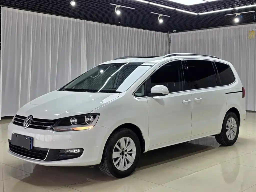 Volkswagen Sharan 2017 — фото 1 из 5