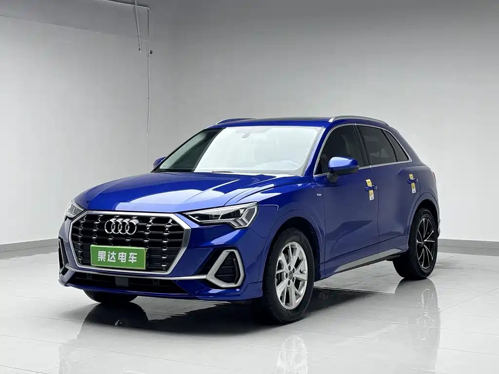 Audi Q3 2020 — фото 1 из 5