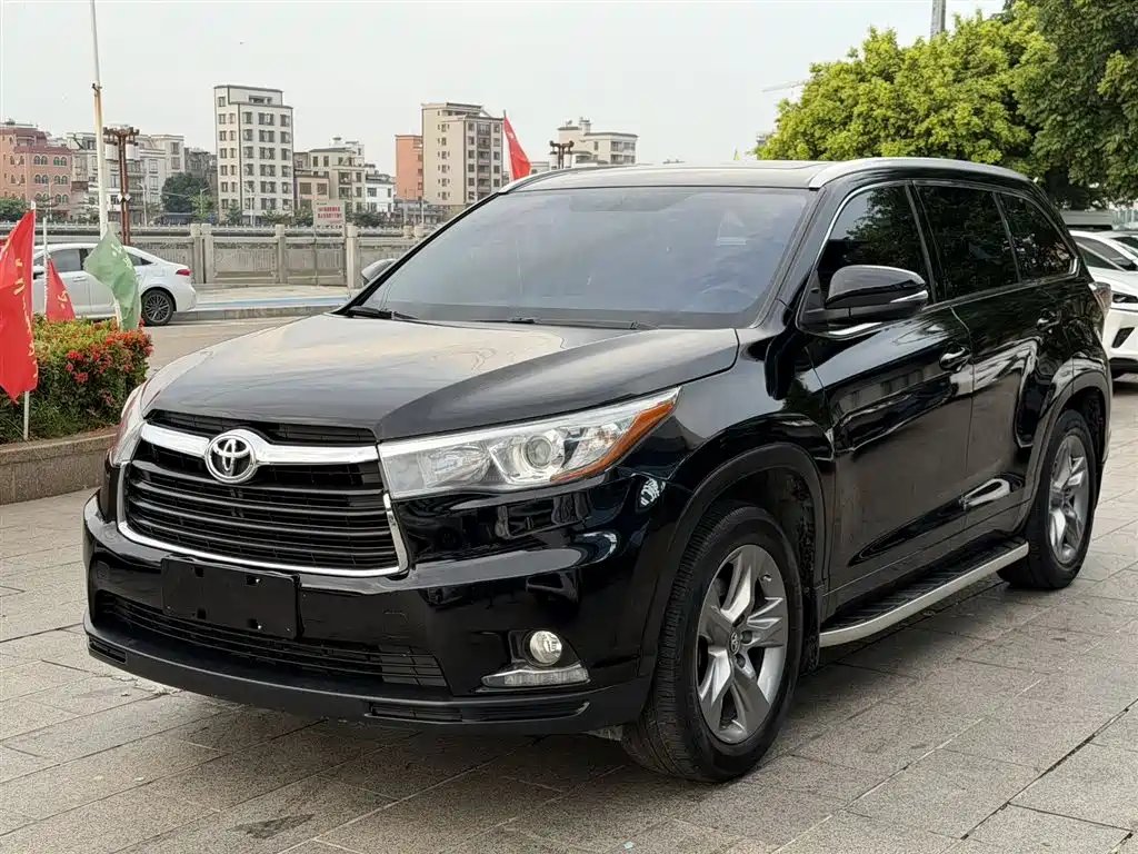 Toyota Highlander 2016 — фото 1 из 5