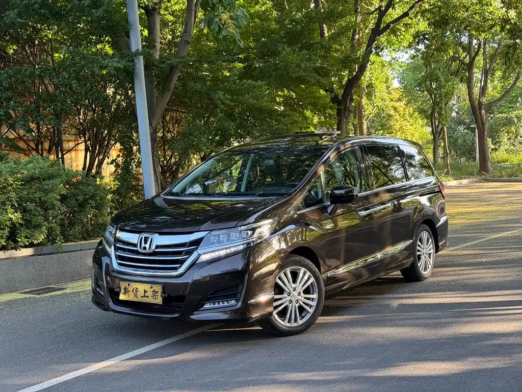 Honda Elysion 2018 — фото 1 из 5