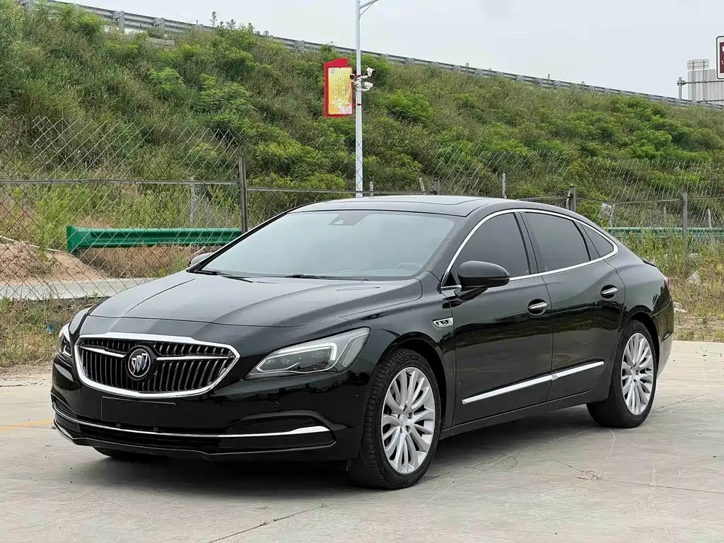Buick LaCrosse 2018 — фото 1 из 5