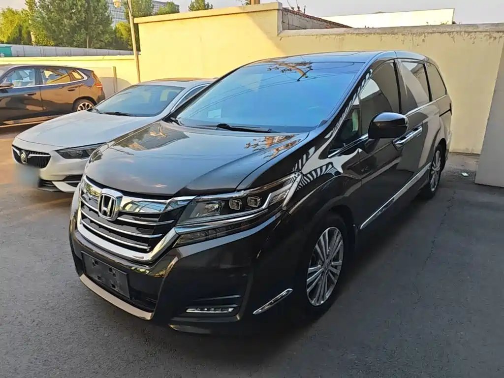 Honda Elysion 2018 — фото 1 из 5
