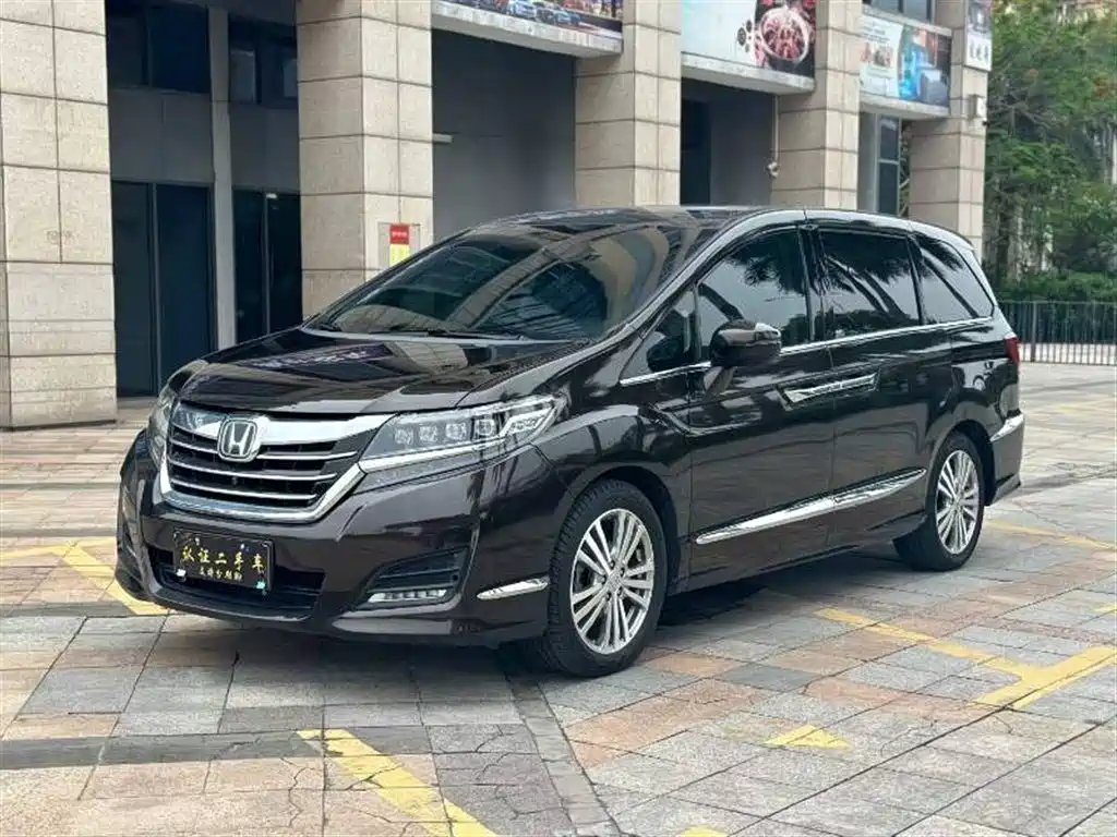Honda Elysion 2016 — фото 1 из 5