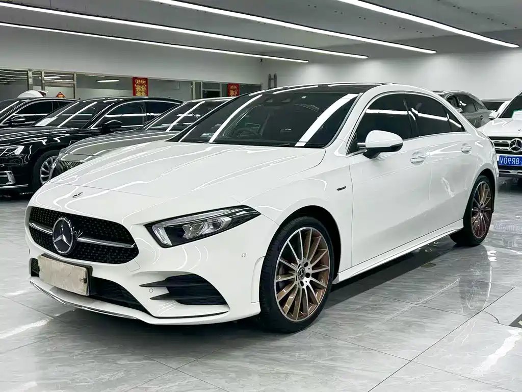 Mercedes-Benz A-Class 2019 — фото 1 из 5