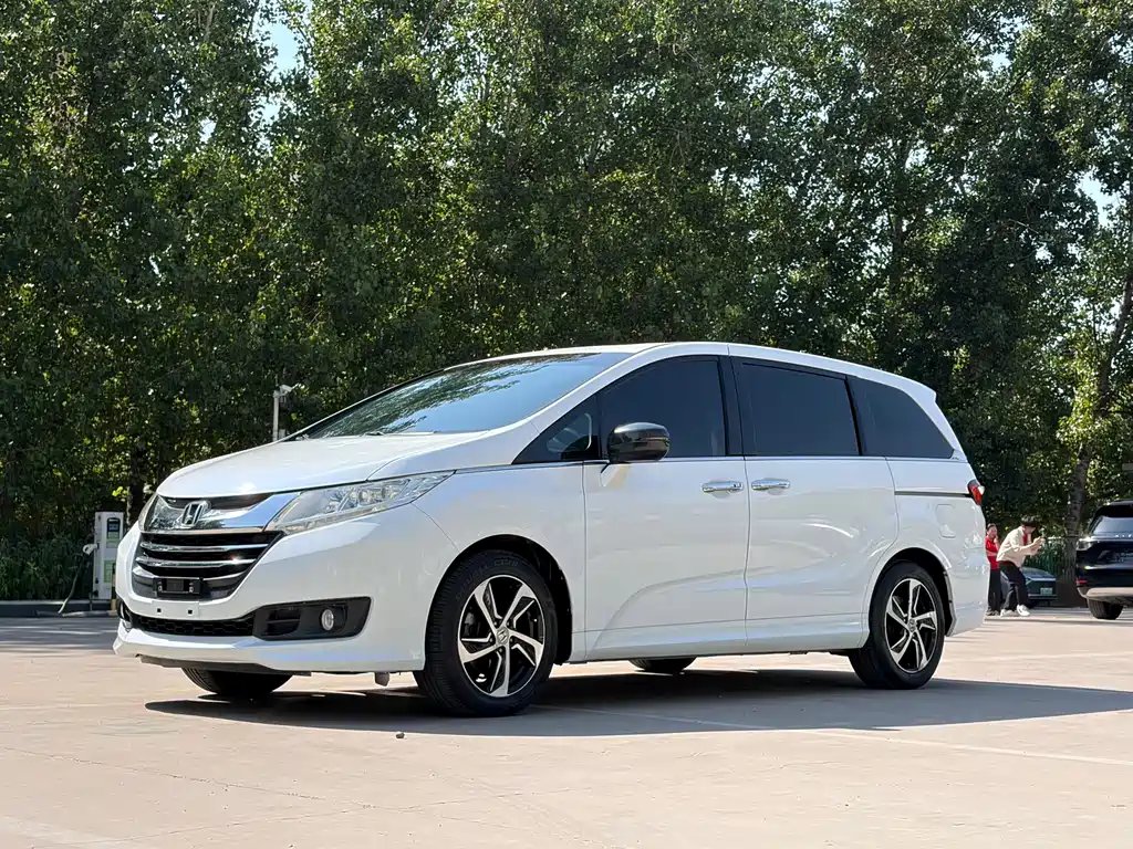 Honda Odyssey 2018 — фото 1 из 5