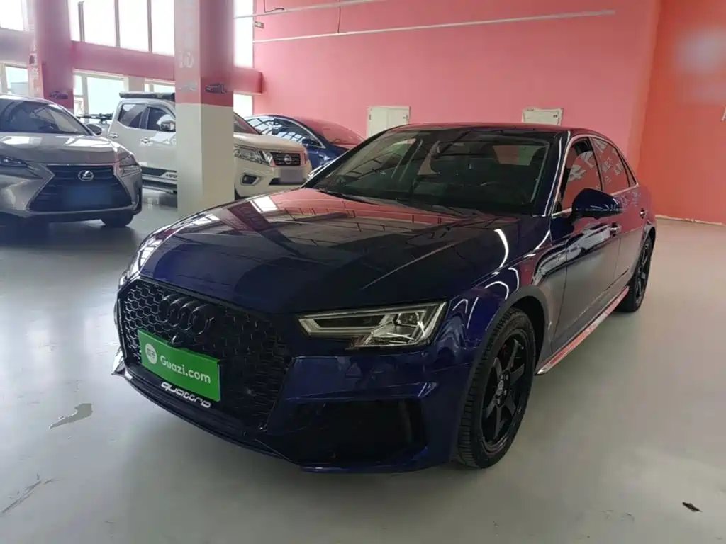 Audi A4L 2018 — фото 1 из 5