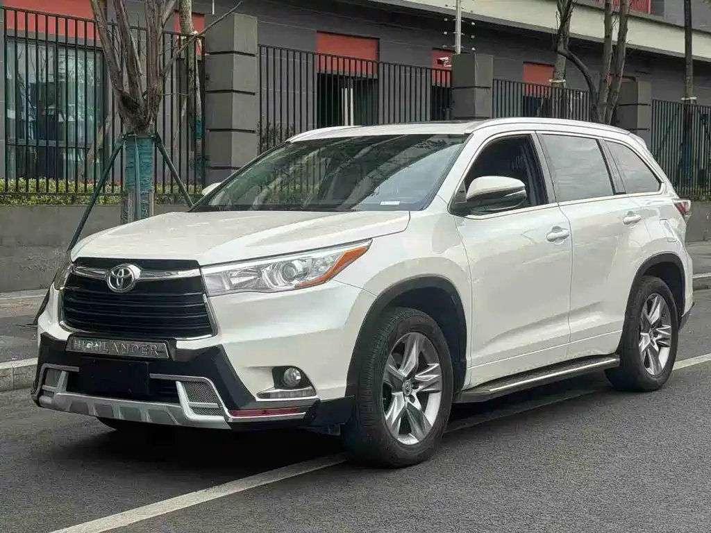 Toyota Highlander 2016 — фото 1 из 5