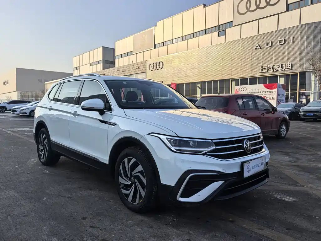 Volkswagen Tiguan L 2023 — фото 1 из 5