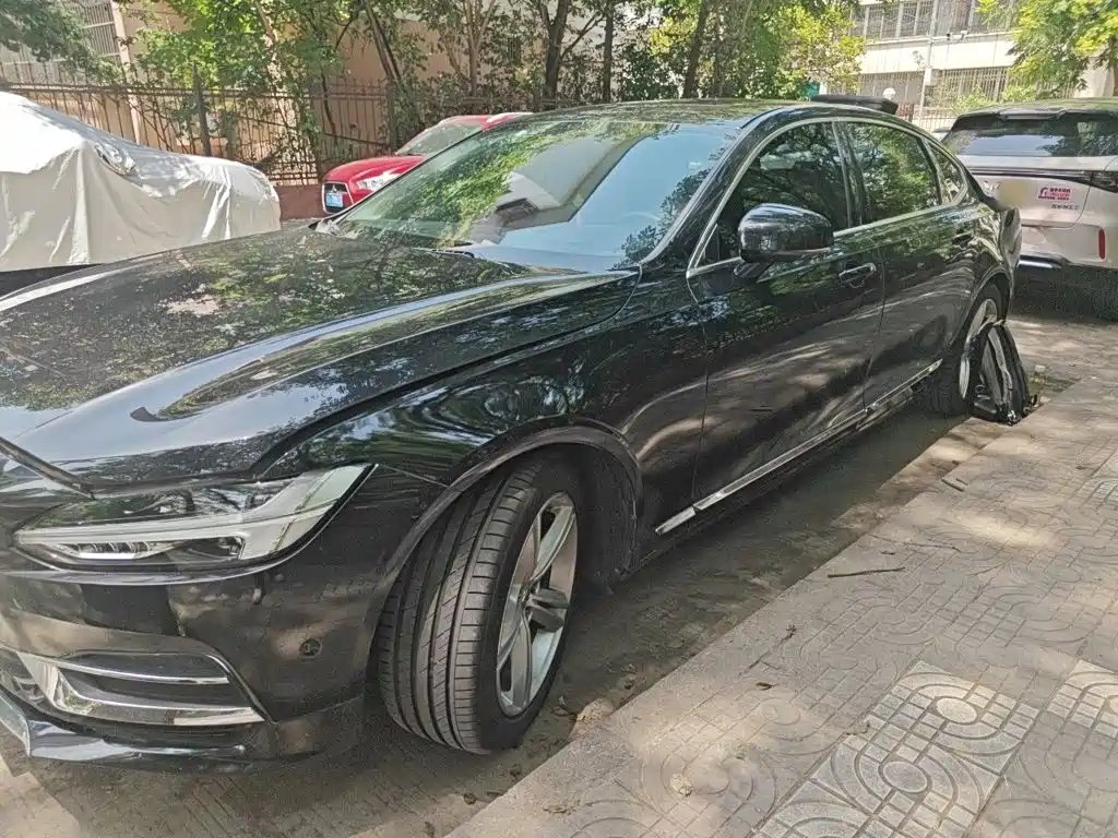 Volvo S90 2017 — фото 1 из 5
