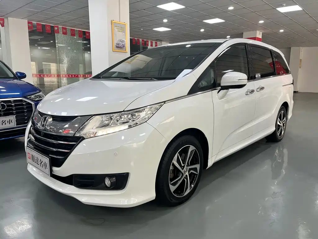 Honda Odyssey 2017 — фото 1 из 5