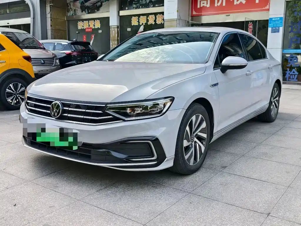 Volkswagen Magotan PHEV 2023 — фото 1 из 5